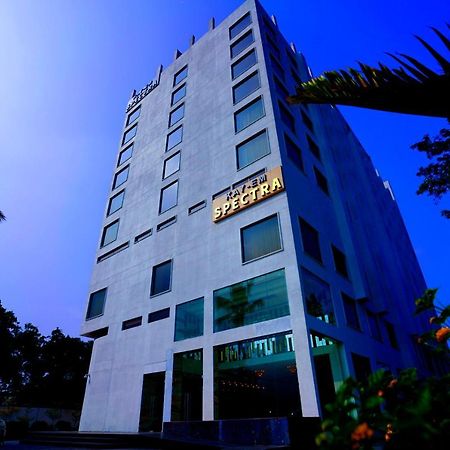 Kay-Em Spectra Hotel Chennai Bagian luar foto