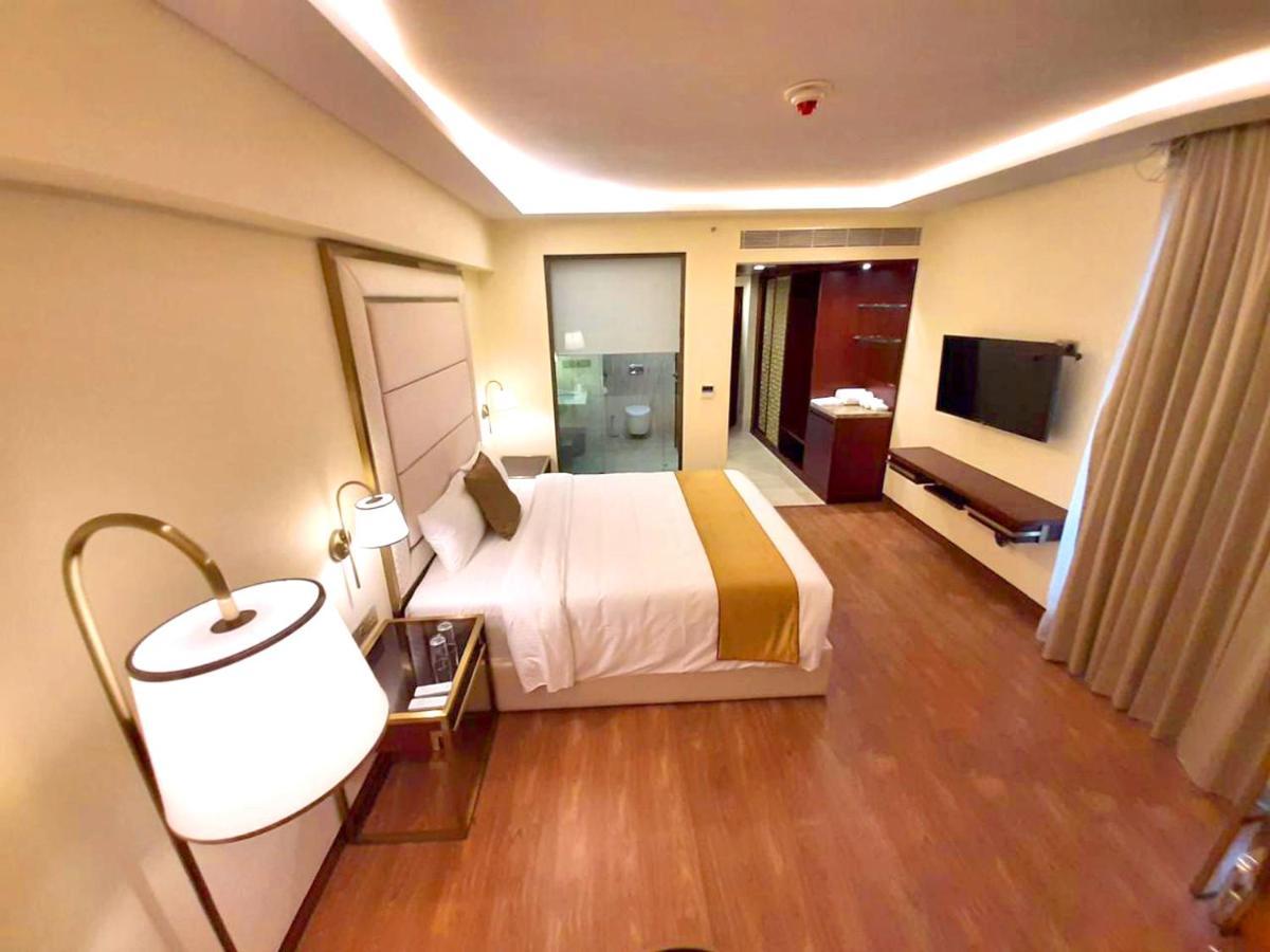 Kay-Em Spectra Hotel Chennai Bagian luar foto