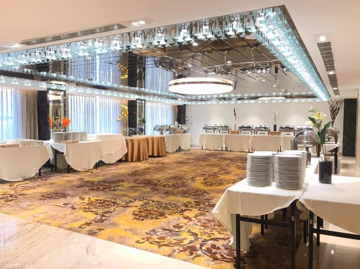 Kay-Em Spectra Hotel Chennai Bagian luar foto