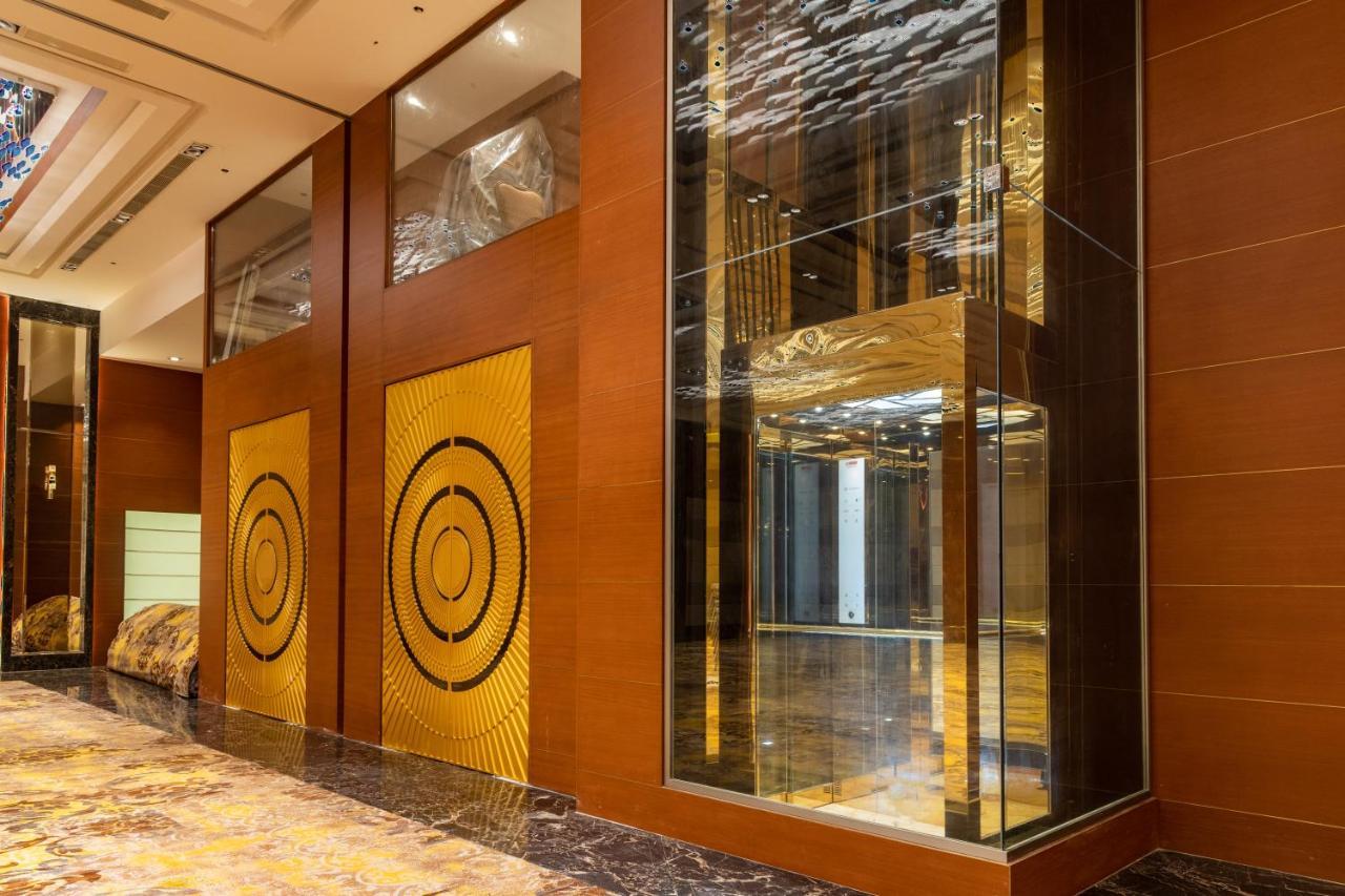 Kay-Em Spectra Hotel Chennai Bagian luar foto
